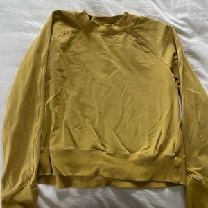 Lululemon pullover. Used only 3 times perfect condition.